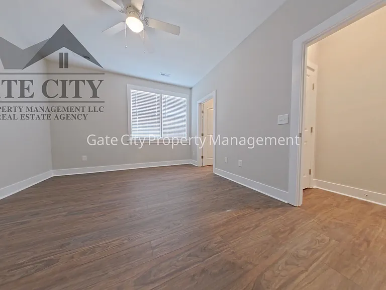306 Oakwood St #B — Photo 8