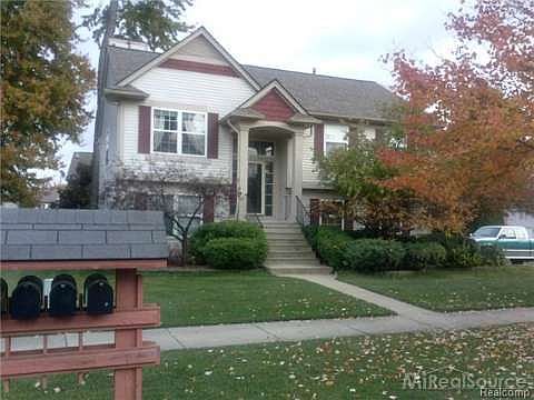 4th image of 881 Canter Ln