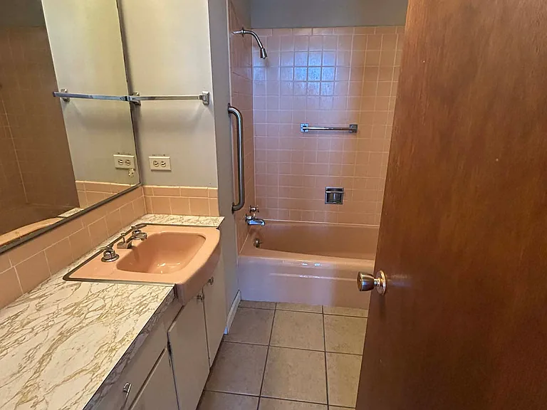 815 Loomis St #43 — Photo 10