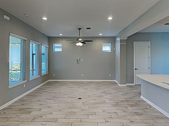 4th image of 40 Burlcrest Ct