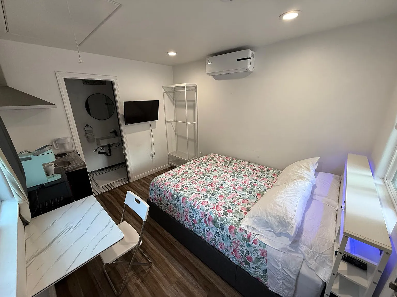 Studio, 150 sqft, $1,750 — Photo 2