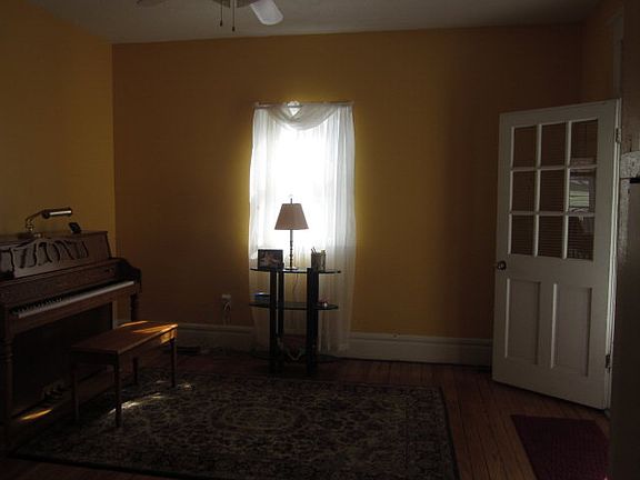 4th image of 21 Walnut St