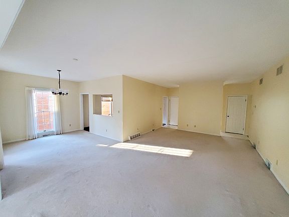 3rd image of 1318 Tower Ln #12A