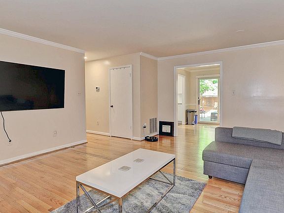 5th image of 1111 N Taylor St #A