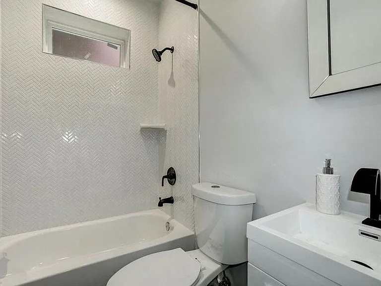329 K St NE #1 — Photo 11