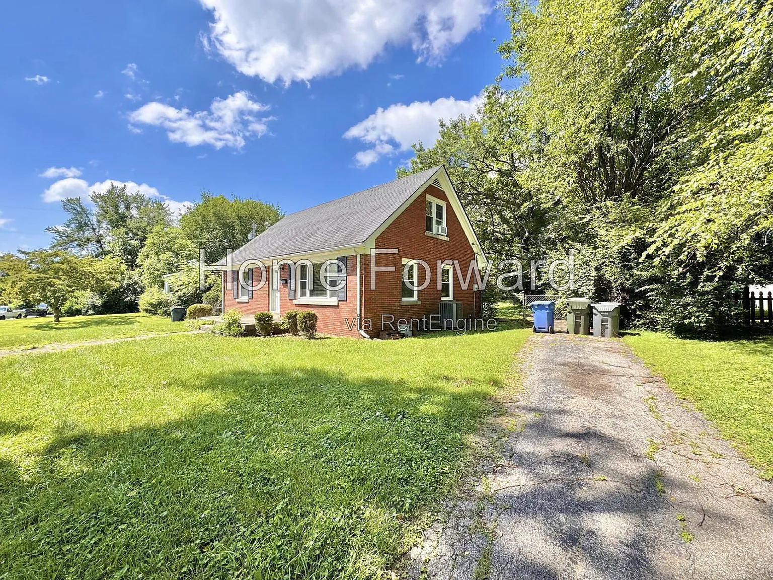 4 bed, 1.0 bath, 1358 sqft, $1,675 — Photo 2