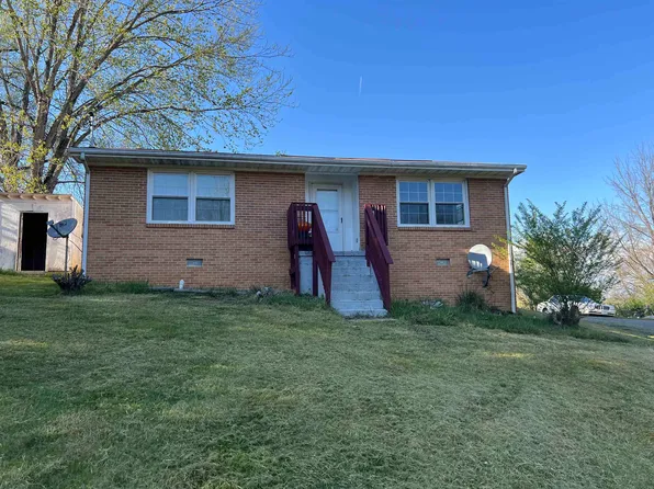 813 Stuart Ave, Pulaski, VA 24301