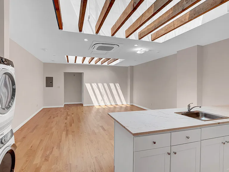 136 Rockaway Ave #201 — Photo 2