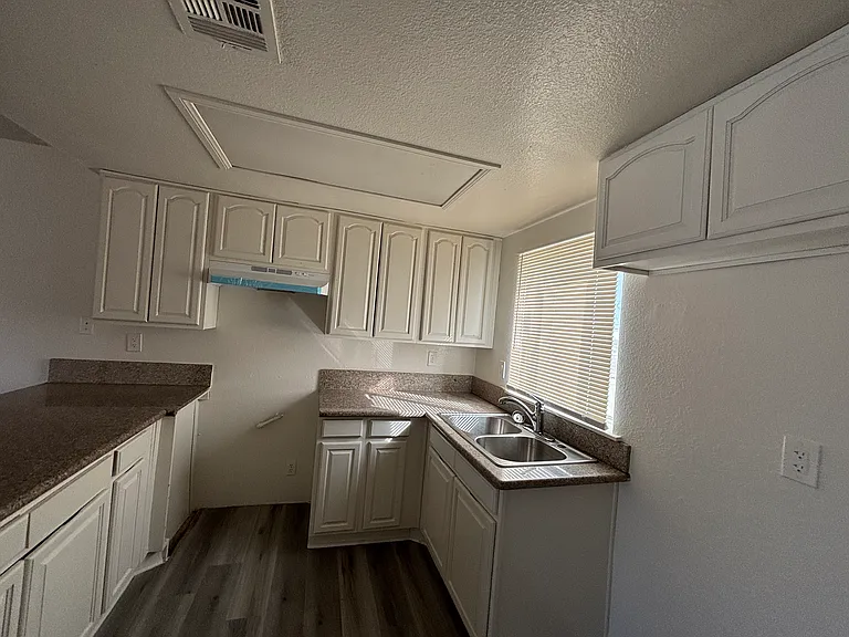 509 E Avenue Q1 #4 — Photo 3