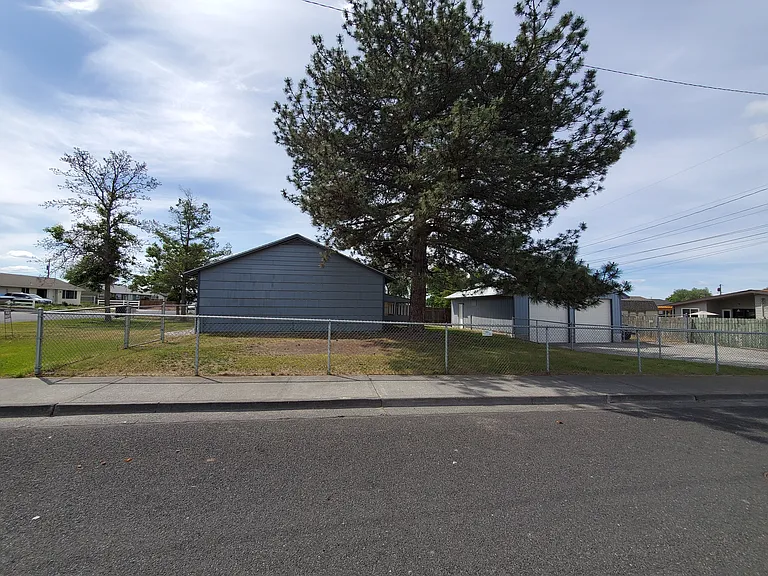 536 N Earl Rd — Photo 5