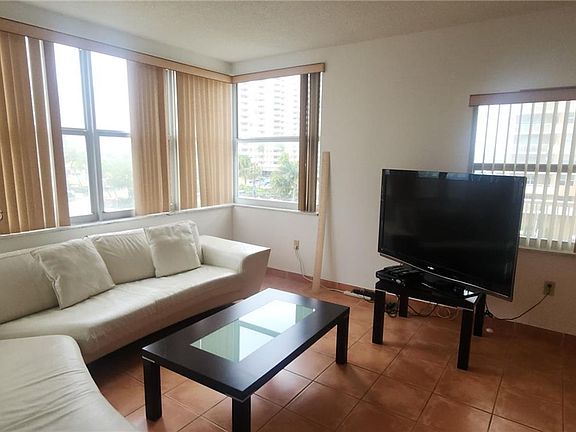 4th image of 1985 S Ocean Dr APT 3P