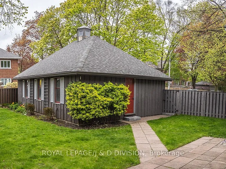 58 Lascelles Blvd — Photo 25