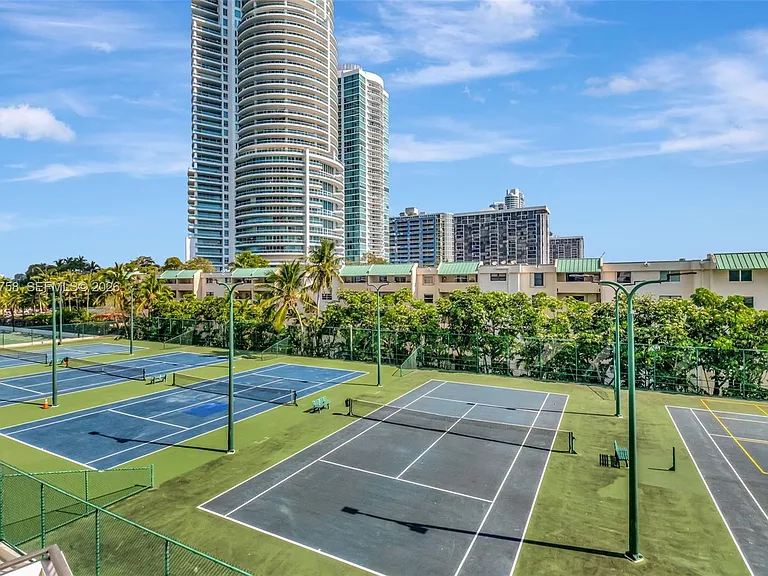 2333 Brickell Ave #305 — Photo 39