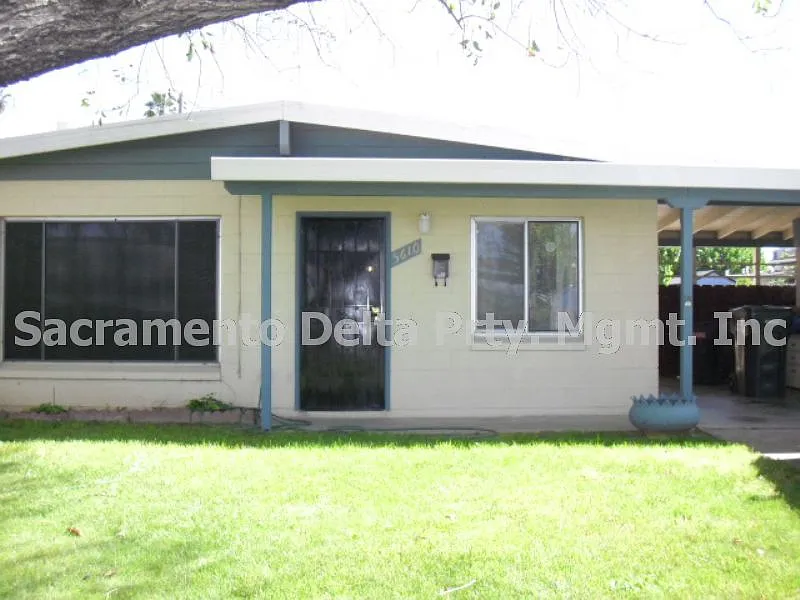 5610 47th Ave photo 1