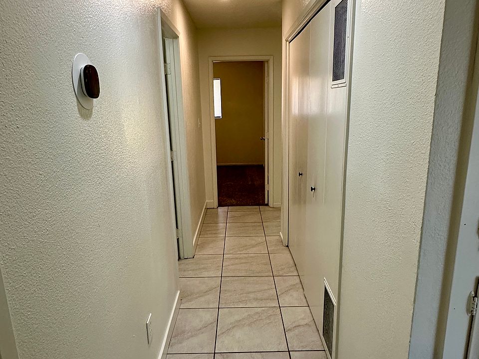 Hall way/laundry hookups