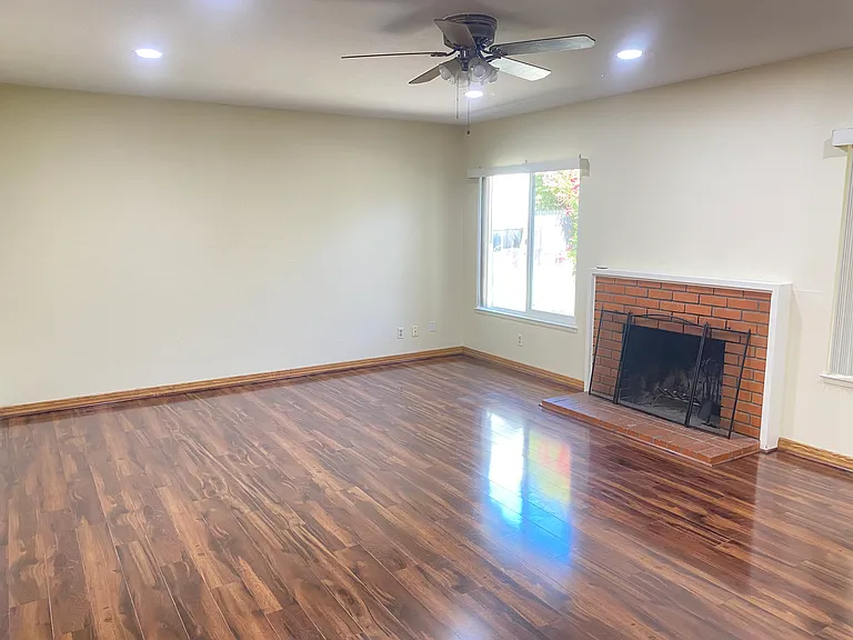 662 Catalina Dr — Photo 12