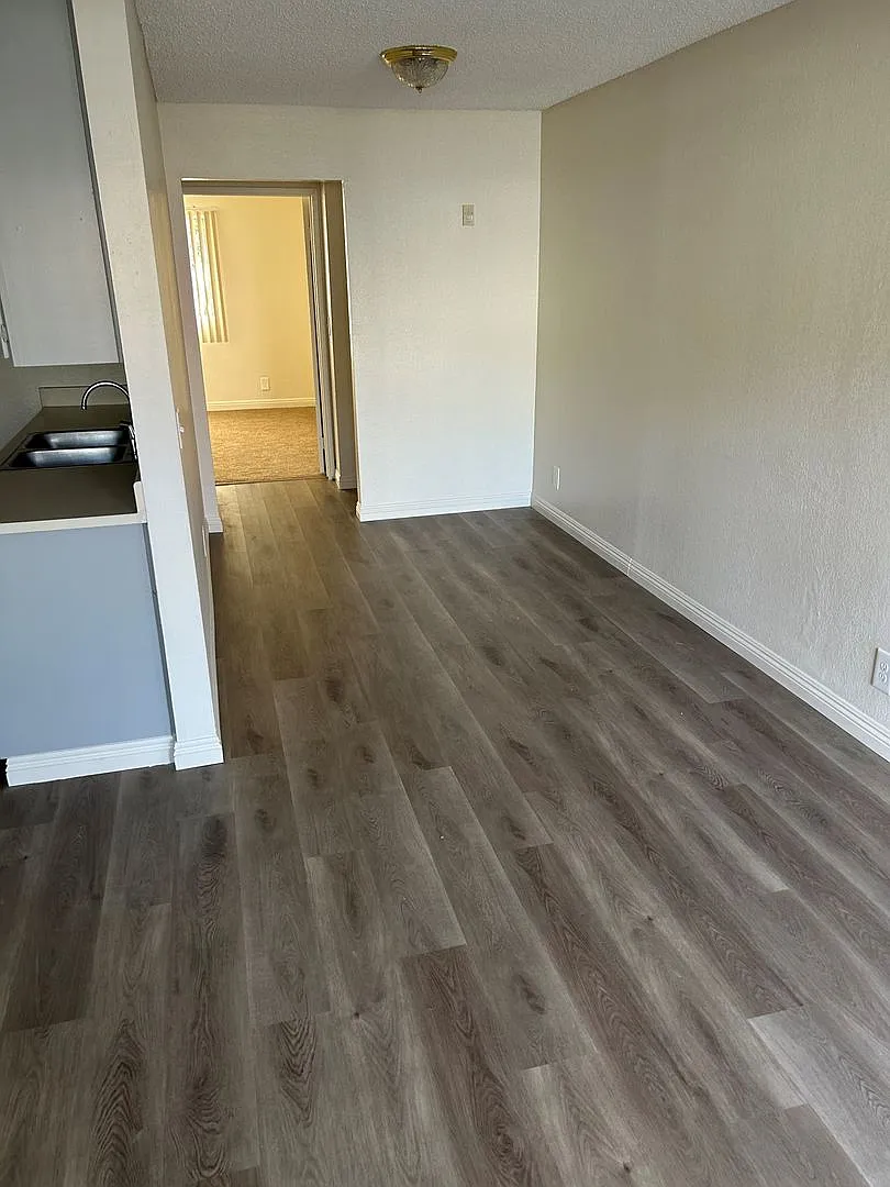 6810 Foothill Blvd Tujunga — Photo 3
