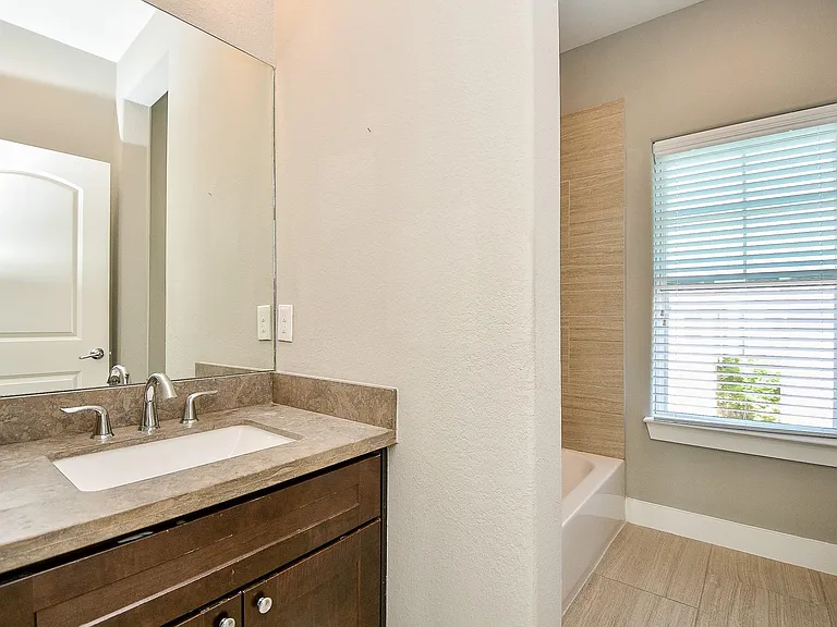 955 W 24th St #D — Photo 33