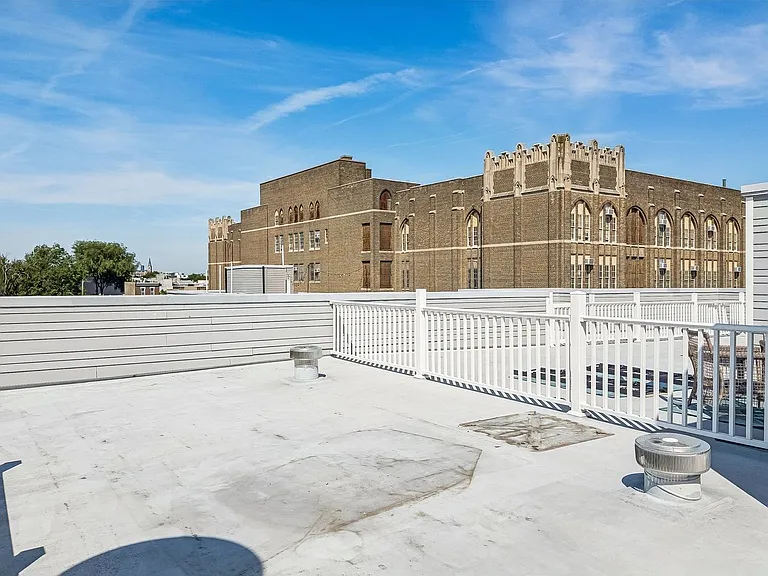 700 Moyer St — Photo 36