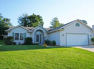 241 Blue Ridge Dr, Oconomowoc, WI 53066