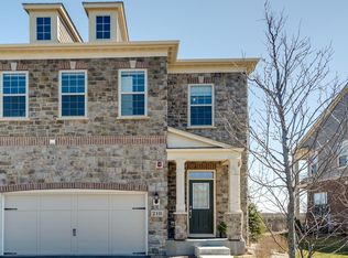 218 Belmont Dr, Lincolnshire, IL 60069