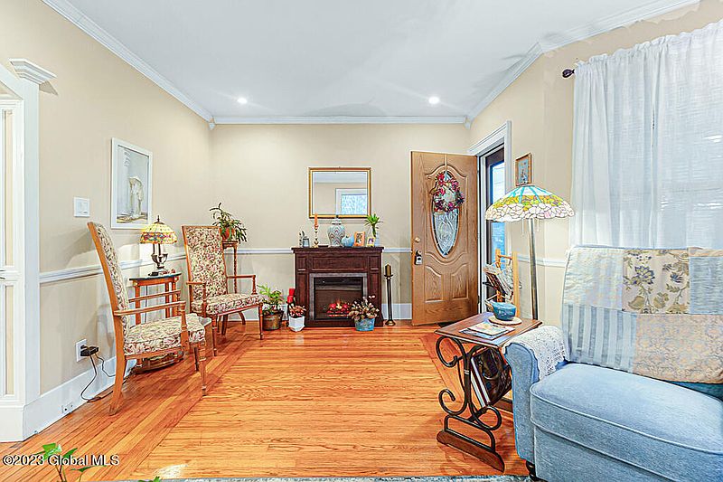 4th image of 1630-1632 Bradley Street