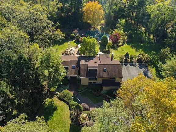 3rd image of 14 Hilltop Dr