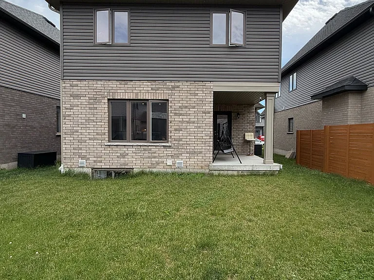 72 McLean Ave — Photo 36