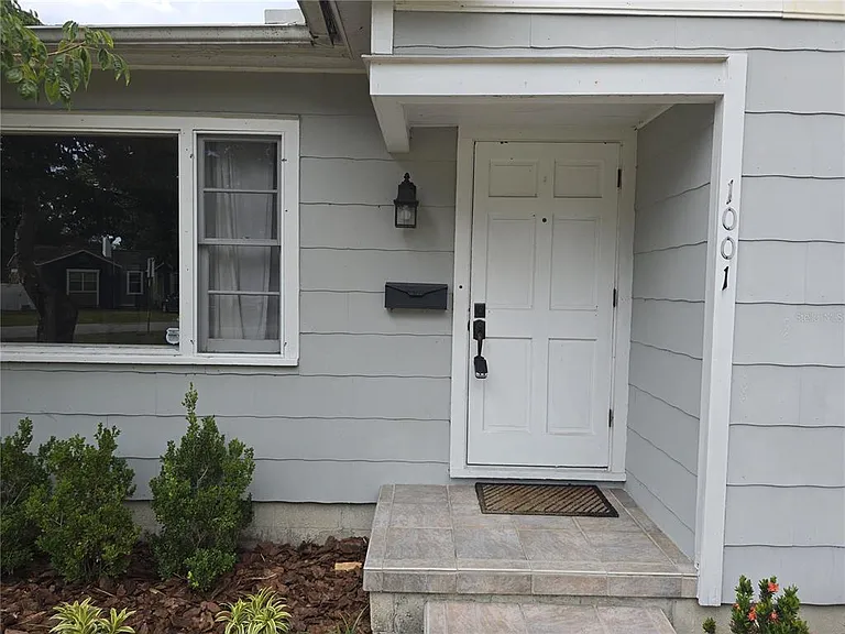 1001 W Beacon Ave — Photo 3