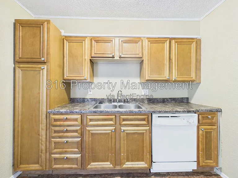7702 E 112th Ter — Photo 8