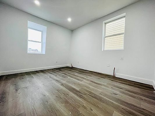 5th image of 1821 Trafalgar Pl #3J