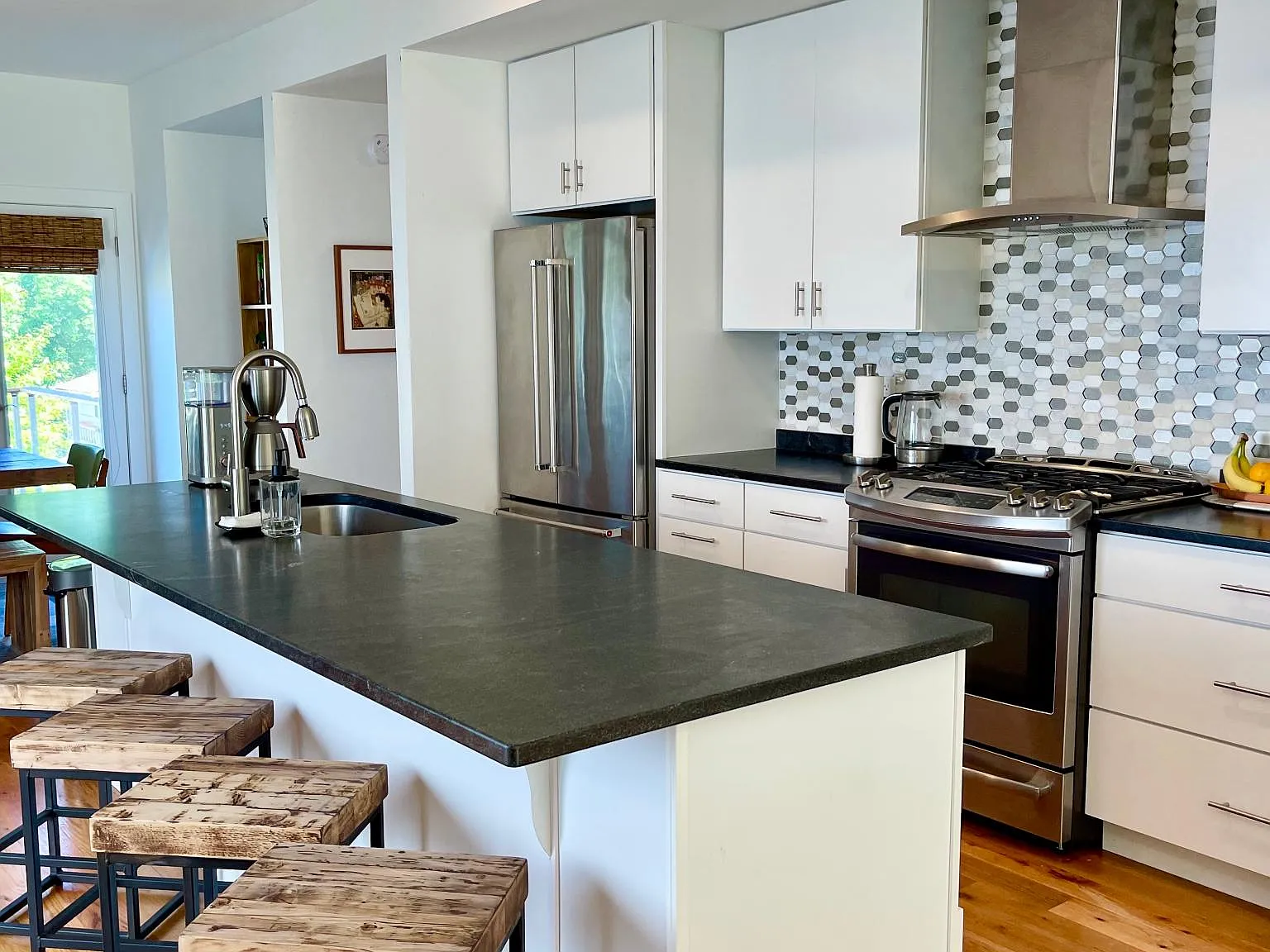3 bed, 2642 sqft, $3,250 — Photo 3