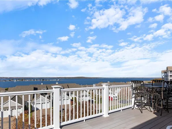 57 Topsail Dr, Tiverton, RI 02878