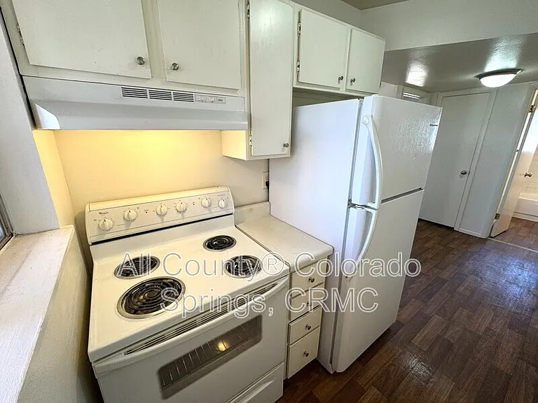 1105 Cree Dr #4 — Photo 6