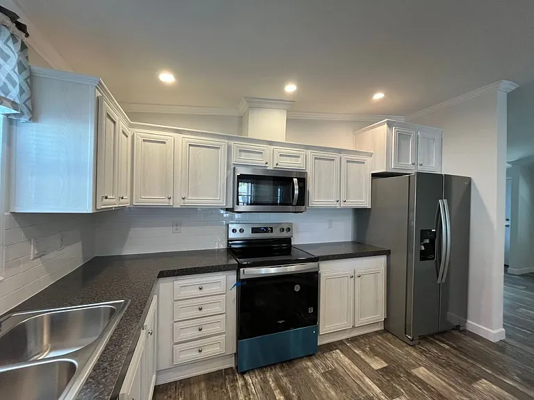 328 Eland Dr #328 — Photo 3