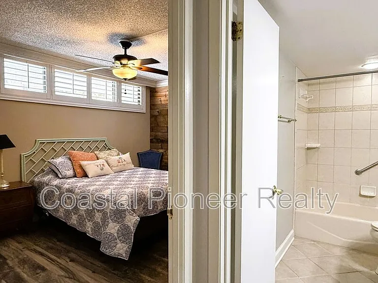 2614 Cove Cay Dr #204 — Photo 20