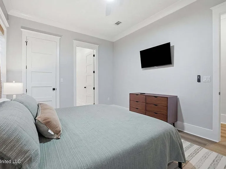254 Caillavet St — Photo 23
