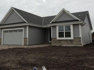 9125 Prairie Crossing Dr, Franksville, WI 53126