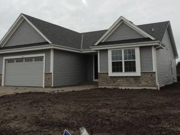 9125 Prairie Crossing Dr, Franksville, WI 53126