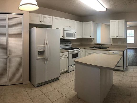 4th image of 2375 SW 42nd Way Unit 160