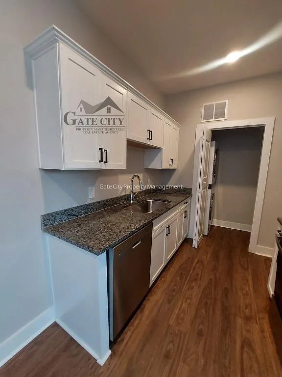 121 Diver Dr — Photo 3