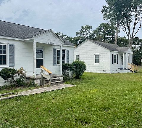 3rd image of 2108 Thompson Dr #B