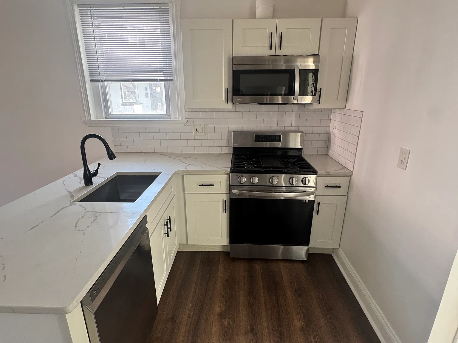 3 bed, 1.5 bath, $2,000 — Photo 3
