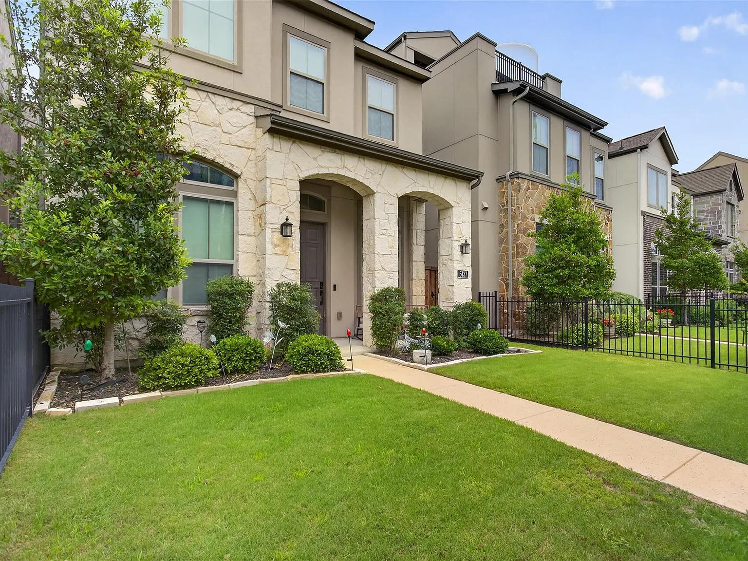 3 bed, 2183 sqft, $5,000 — Photo 3