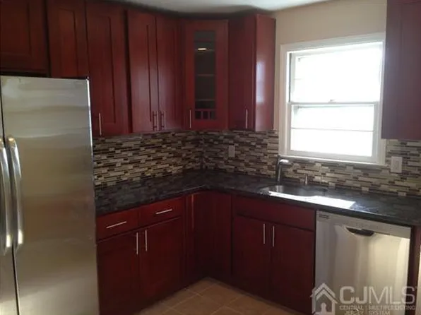 16 Montgomery St, Piscataway, NJ 08854