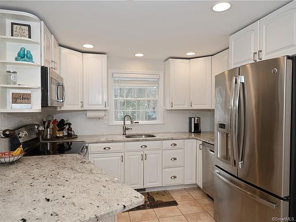 5th image of 227 Silver Hill Ln