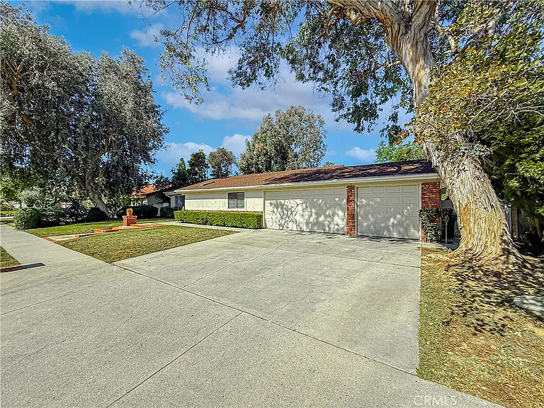 9201 Paso Robles Ave — Photo 3