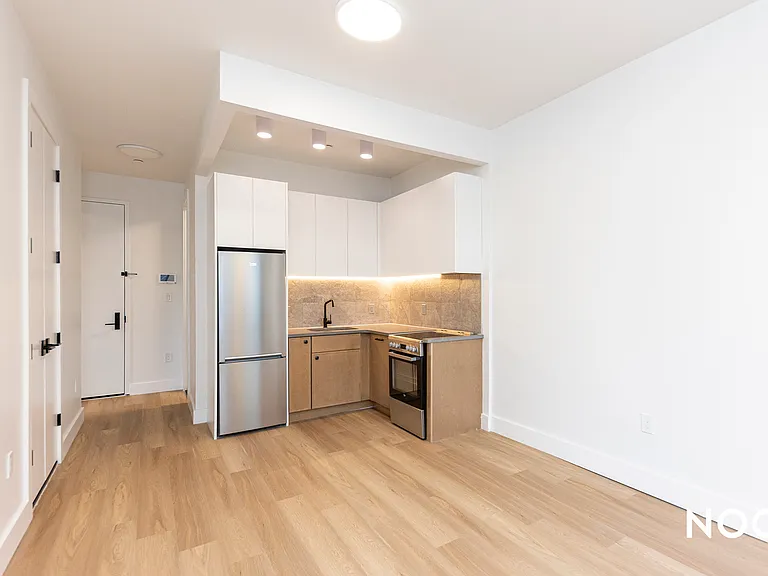589 Knickerbocker Ave #2B — Photo 2
