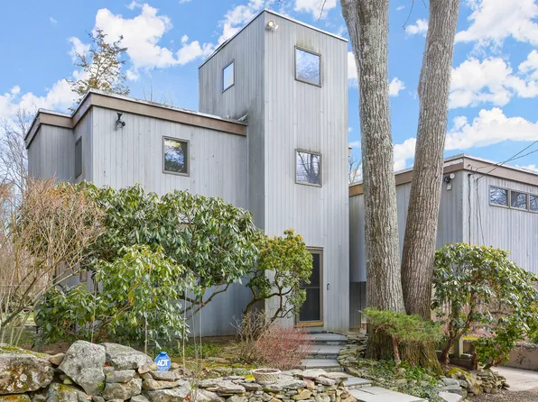 76 Erskine Road, Stamford, CT 06903