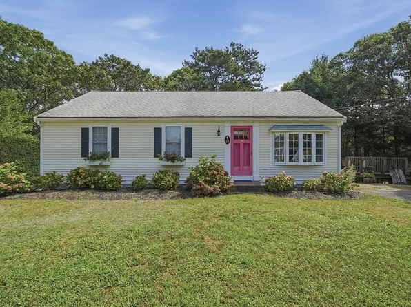 25 Sea Horse Rd, Harwich, MA 02645